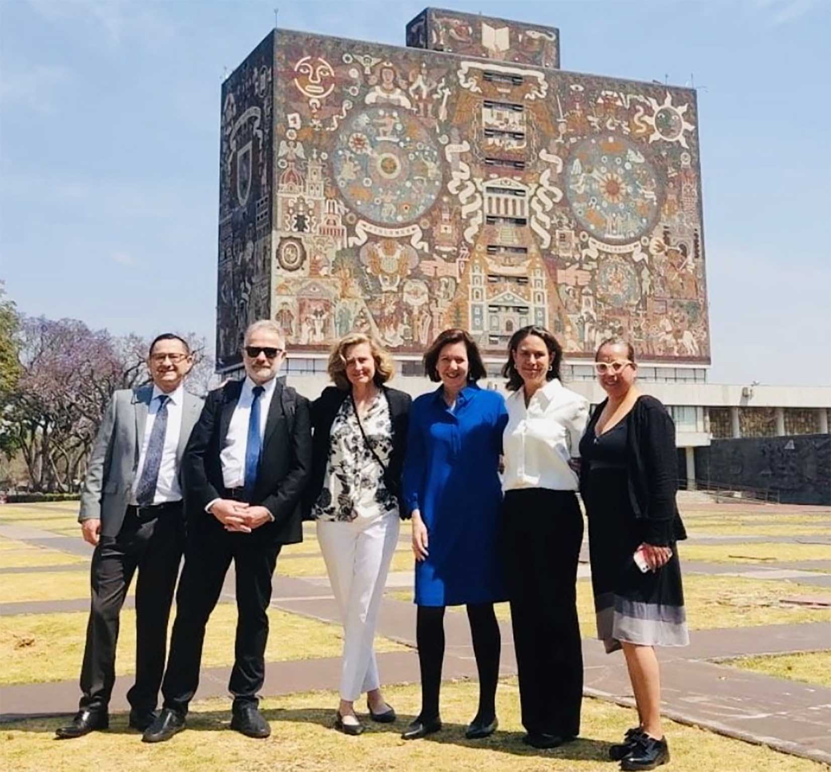 Professor Félix-Brasdefer, President Whitten, and members of the Office of the Vice President for International Affairs visit the Mexico City Gateway.